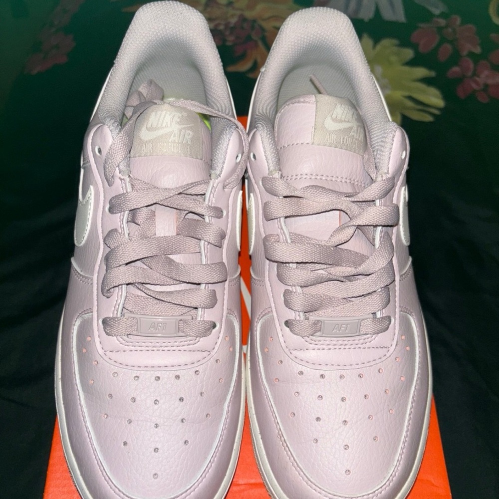 Nike Air Force 1 Violet Sneakers